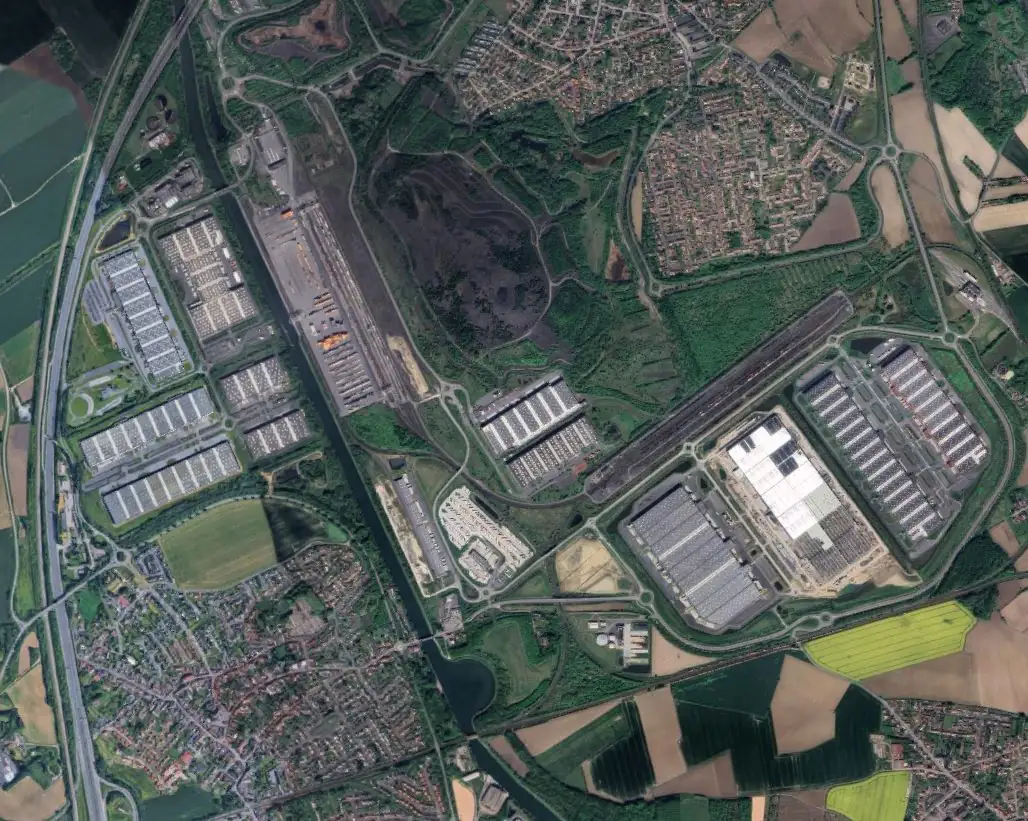 Vue aérienne de la plateforme trimodale Delta 3 à Dourges